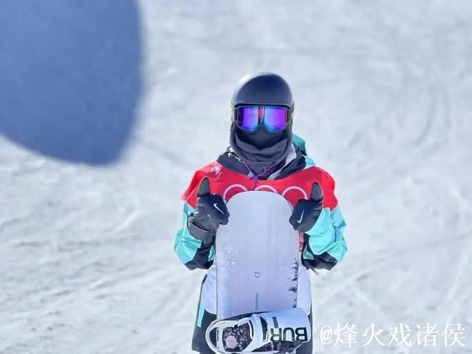 武绍桐卡尔加里单板滑雪世界杯勇夺银牌 武绍桐卡尔加里单板滑雪世界杯勇夺银牌